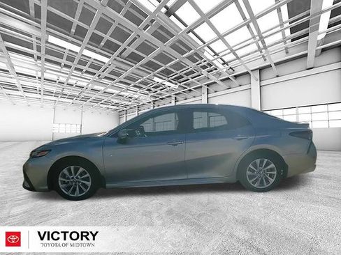 Used 2023 Toyota Camry SE image 6