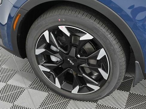 Certified 2025 Kia Sorento SX image 28