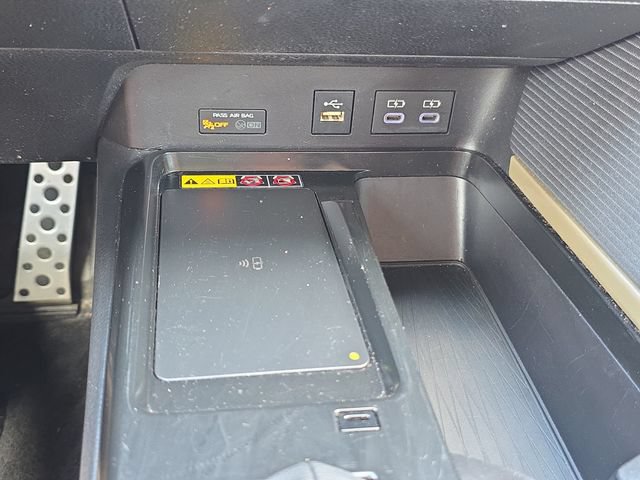 Used 2025 Toyota Camry SE FWD image 24