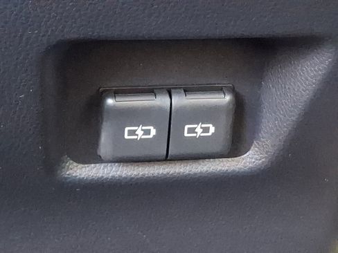 Used 2025 Toyota RAV4 XLE AWD/4WD image 11