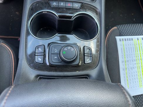 Used 2021 GMC Acadia AT4 image 16