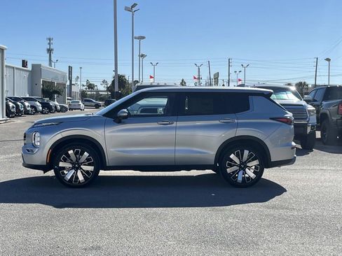 New 2026 Mitsubishi Outlander SE FWD image 2