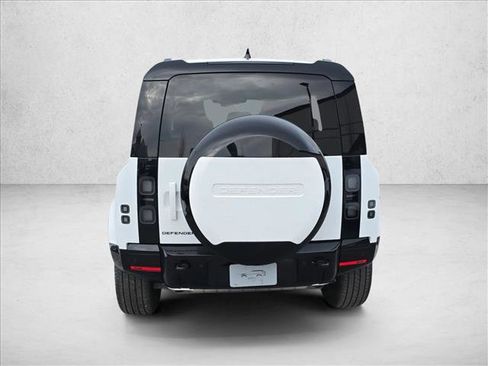 New 2026 Land Rover Defender 110 X-Dynamic SE image 6