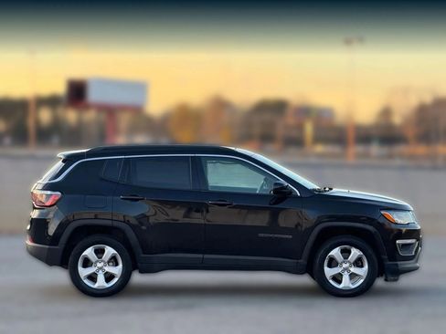 Used 2017 Jeep Compass Latitude w/ Popular Equipment Group image 7