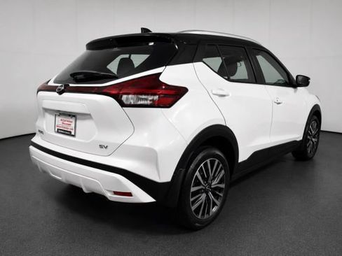 Used 2024 Nissan Kicks SV FWD image 4