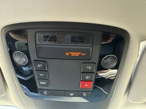 Used 2025 Kia Carnival FWD image 35
