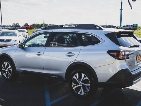 Used 2022 Subaru Outback Limited AWD/4WD image 24
