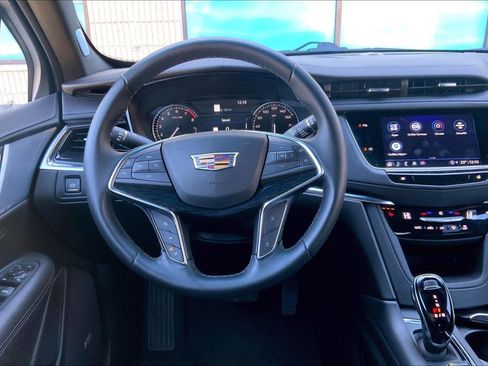 Used 2025 Cadillac XT5 Premium Luxury image 5