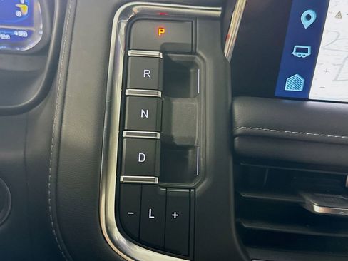 Used 2024 Chevrolet Suburban Z71 AWD/4WD image 19
