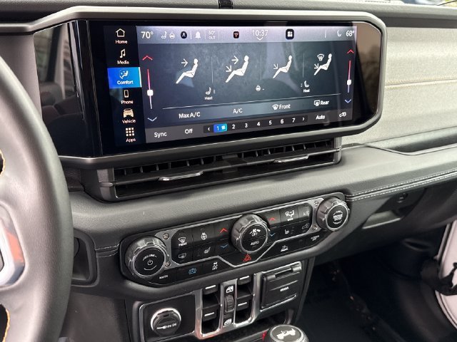 Used 2024 Jeep Wrangler Unlimited Sahara AWD/4WD image 14