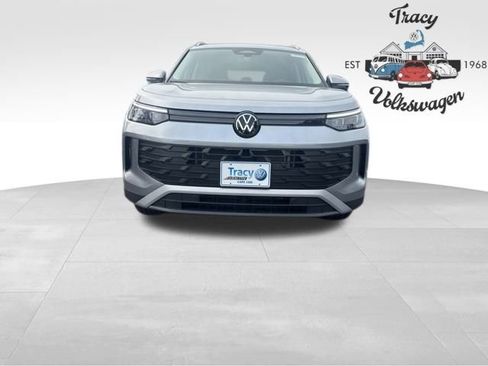 New 2025 Volkswagen Tiguan SE image 2