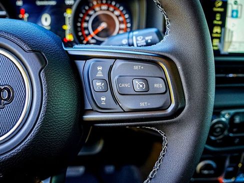 New 2025 Jeep Gladiator Sport image 17