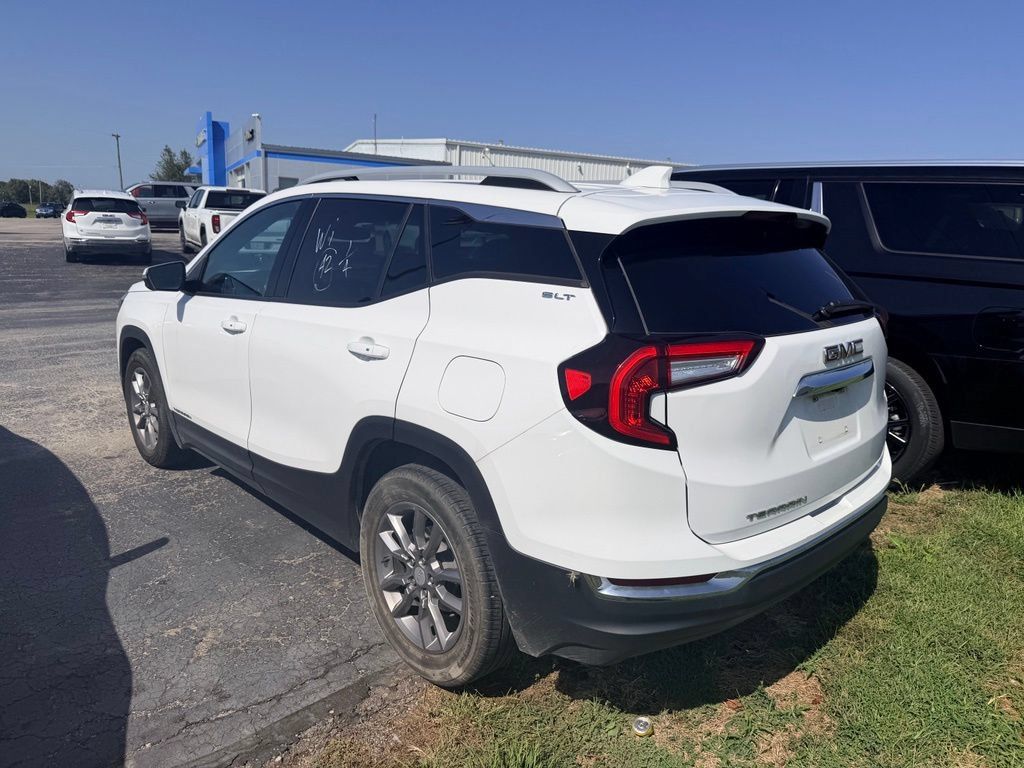 Used 2024 GMC Terrain SLT FWD image 5