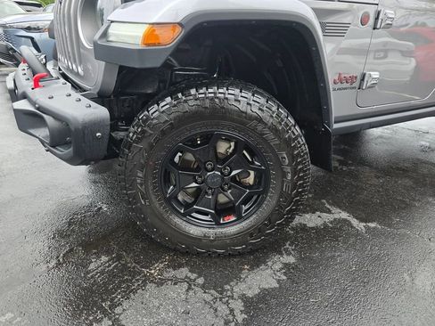 Used 2020 Jeep Gladiator Rubicon AWD/4WD image 2