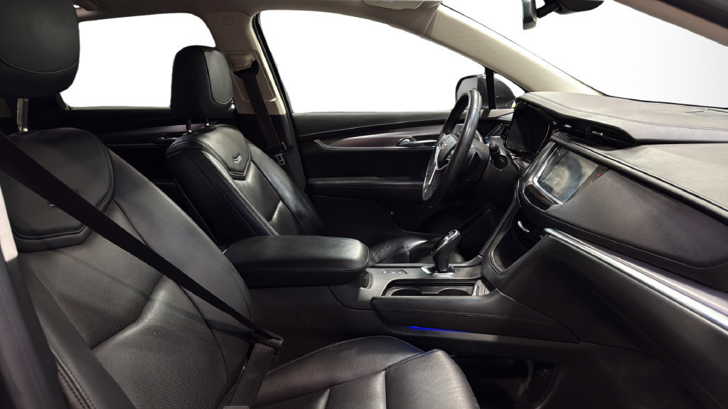 Used 2018 Cadillac XT5 Luxury w/ Driver Awareness Package AWD/4WD image 13