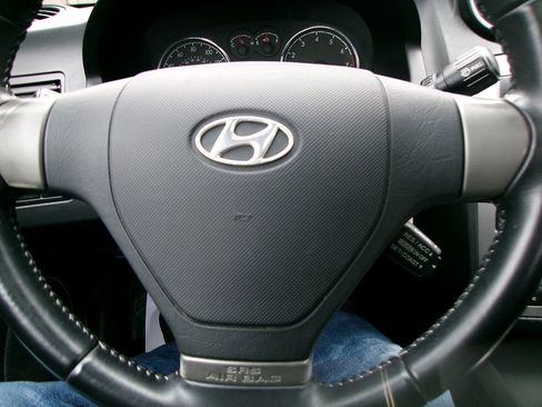 Used 2007 Hyundai Tiburon GT FWD image 15