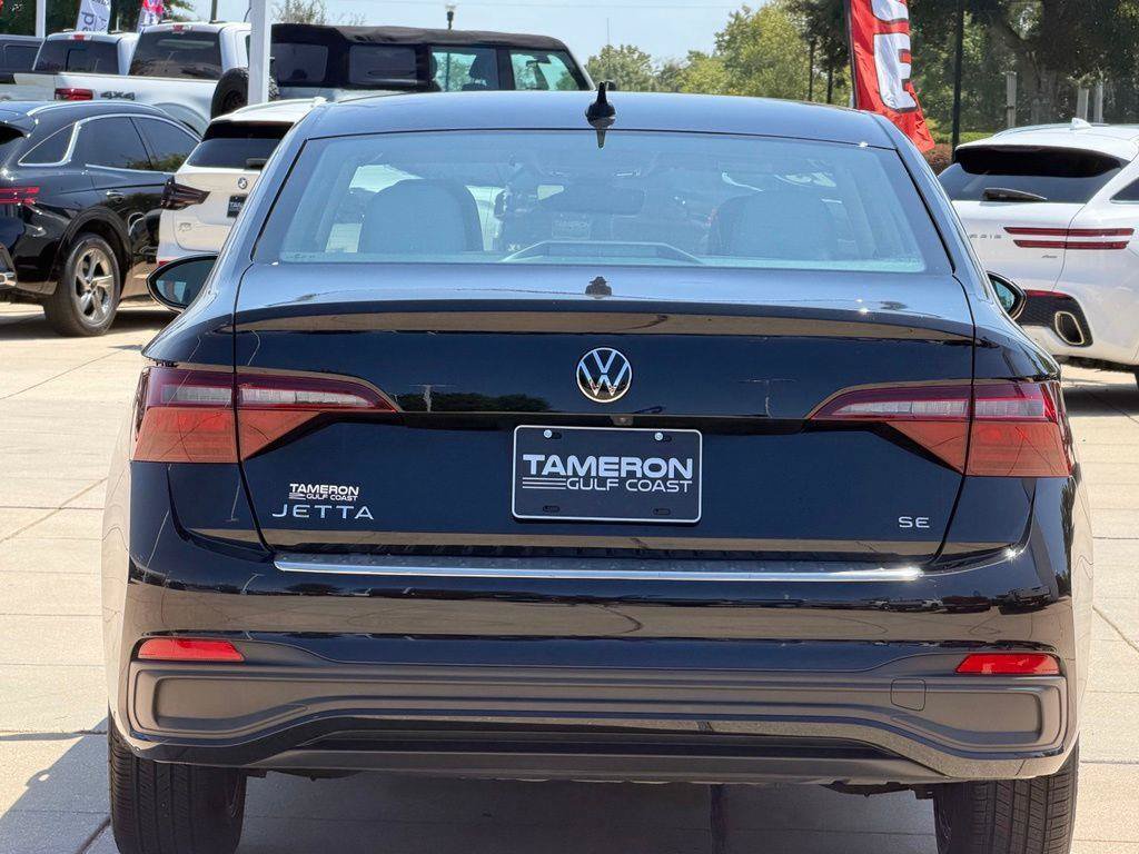 Used 2023 Volkswagen Jetta SE w/ Panoramic Sunroof Package FWD image 3