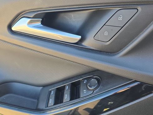 Used 2025 Chevrolet Equinox LT w/ Convenience Package II FWD image 28
