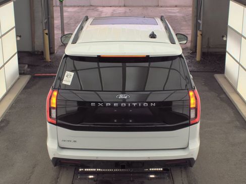 Used 2025 Ford Expedition Active image 19