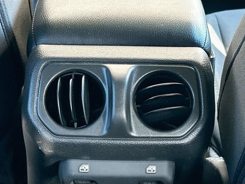Used 2023 Jeep Wrangler Unlimited Sport AWD/4WD image 20