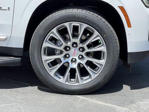 Used 2025 GMC Yukon Denali AWD/4WD image 16