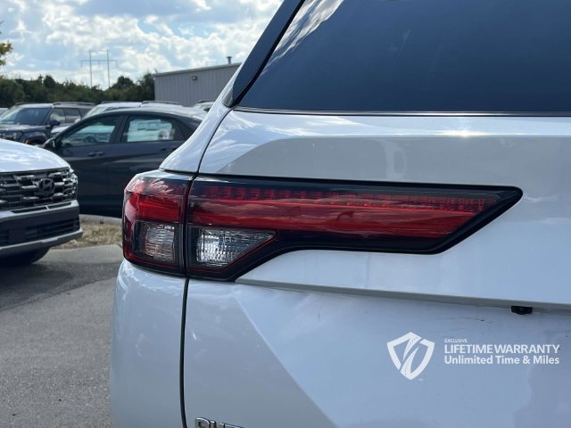 Used 2024 Mitsubishi Outlander SE Black Edition AWD/4WD image 11