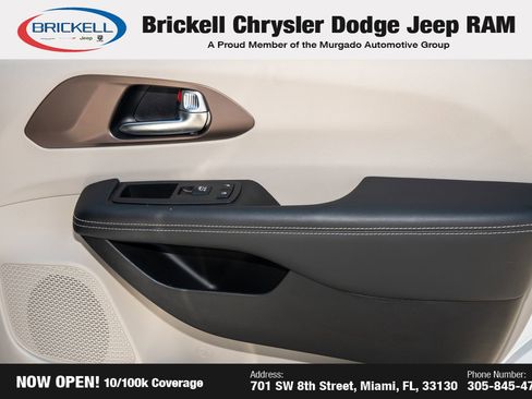 Used 2023 Chrysler Voyager LX image 13