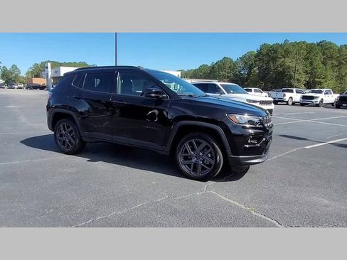 New 2026 Jeep Compass Limited AWD/4WD image 17