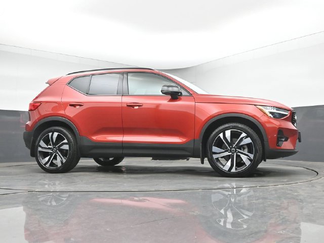Used 2023 Volvo XC40 B5 Plus w/ Driver Assist Package AWD/4WD image 37