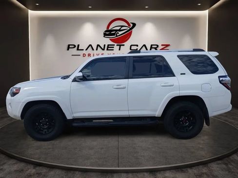 Used 2021 Toyota 4Runner SR5 Premium w/ Moonroof Package RWD image 2