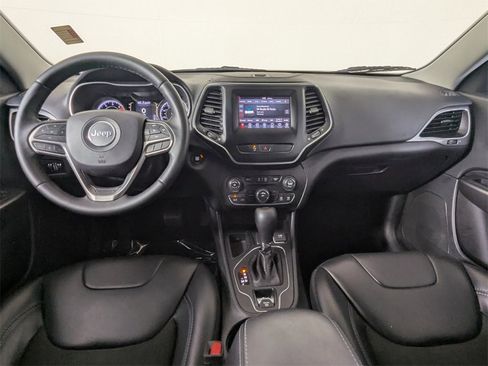 Used 2020 Jeep Cherokee Latitude Plus image 14