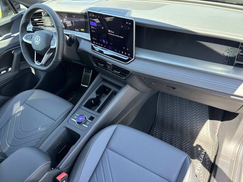 New 2026 Volkswagen Tiguan SE R-Line FWD image 29
