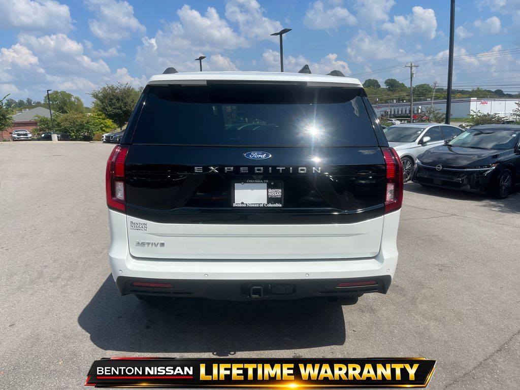 Used 2025 Ford Expedition Active RWD image 8