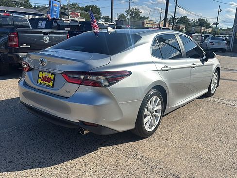 Used 2022 Toyota Camry LE FWD image 5