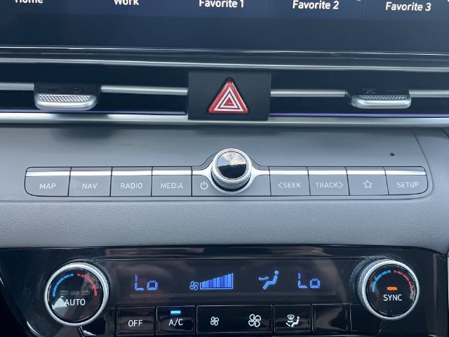 Certified 2025 Hyundai Elantra SEL FWD image 22