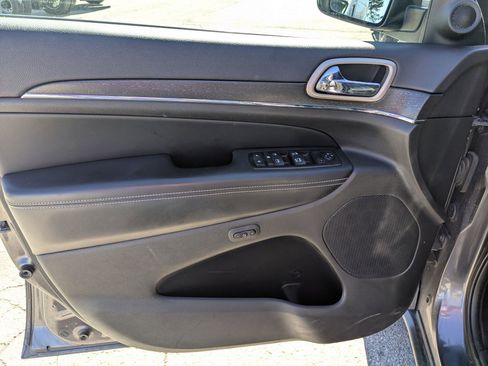 Used 2015 Jeep Grand Cherokee Limited w/ Luxury Group II image 14