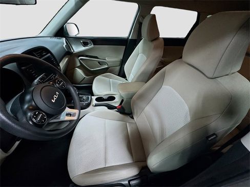 Used 2023 Kia Soul LX image 15