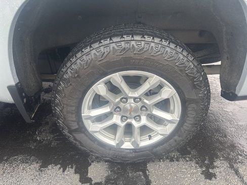 Used 2024 Chevrolet Silverado 1500 LT w/ Z71 Off-Road Package image 8