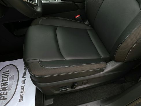 Used 2025 Nissan Pathfinder SL FWD image 11