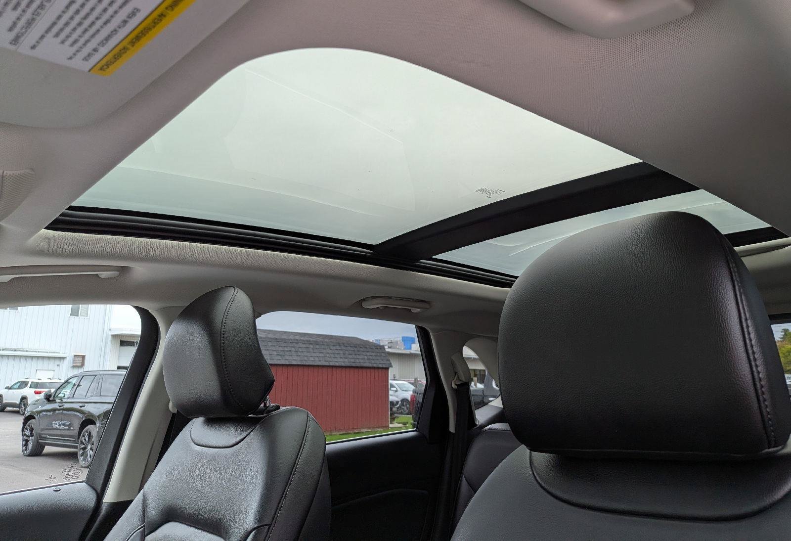 Used 2017 Ford Edge SEL w/ Equipment Group 201A AWD/4WD image 12