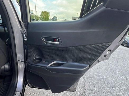 Used 2019 Toyota C-HR XLE FWD image 14
