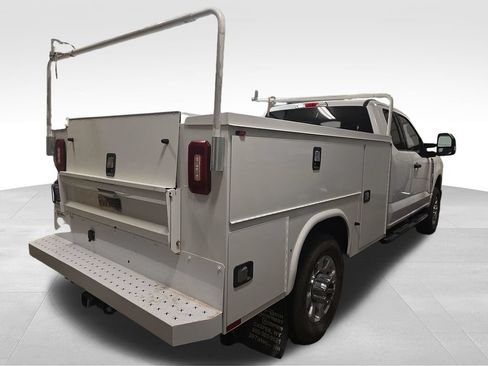 Used 2023 Ford F350 XLT AWD/4WD image 5