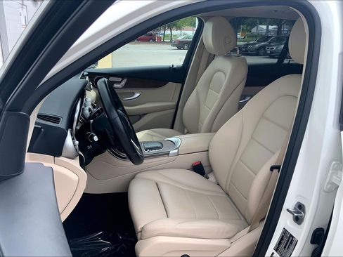 Used 2022 Mercedes-Benz GLC 300 4MATIC w/ Premium Package Lite image 30