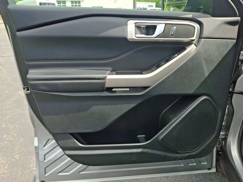 Used 2023 Ford Explorer XLT w/ Equipment Group 202A AWD/4WD image 13