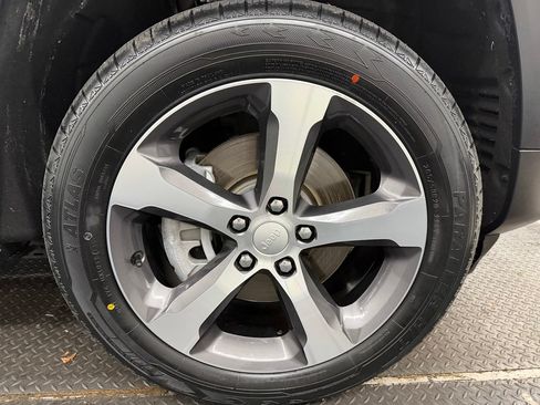 Used 2023 Jeep Grand Cherokee 4WD 4xe image 56