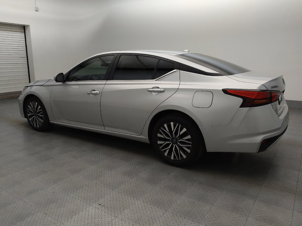 Used 2023 Nissan Altima 2.5 SV FWD image 3