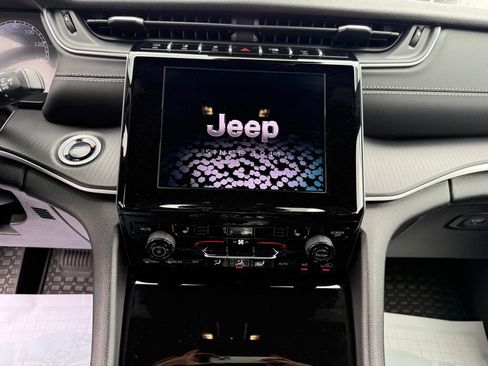 Used 2025 Jeep Grand Cherokee L Laredo w/ Luxury Tech Group I AWD/4WD image 30