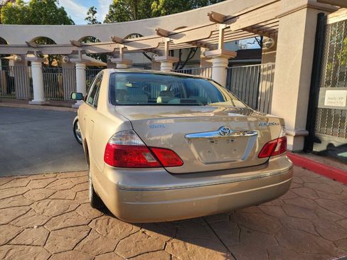 Used 2003 Toyota Avalon XLS FWD image 4