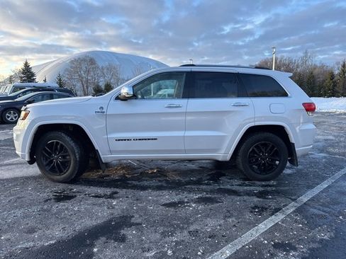 Used 2018 Jeep Grand Cherokee Overland w/ Jeep Active Safety Group image 8