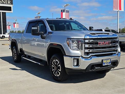 Used 2020 GMC Sierra 2500 SLE w/ SLE Value Package; image 3